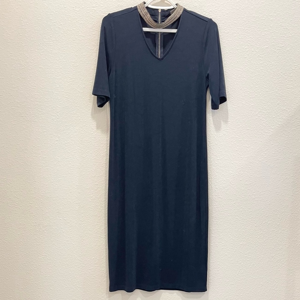 Pre-loved! TRAVELERS BY CHICO’S Navy Gold Neck Line Midi Dress!